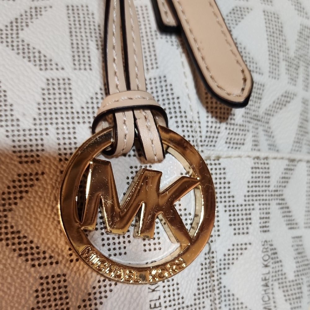 Michael Kors Cream Monogram Tote EUC Neutral Travel Ready - Picture 2 of 13